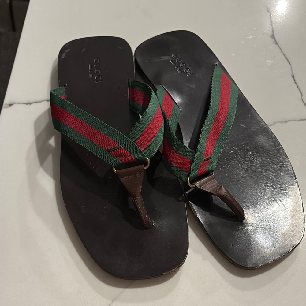 Gucci Black Leather Flip Flops with Green and Red Straps